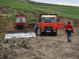 Lucrările ilegale de pe versant, sistate cu forța