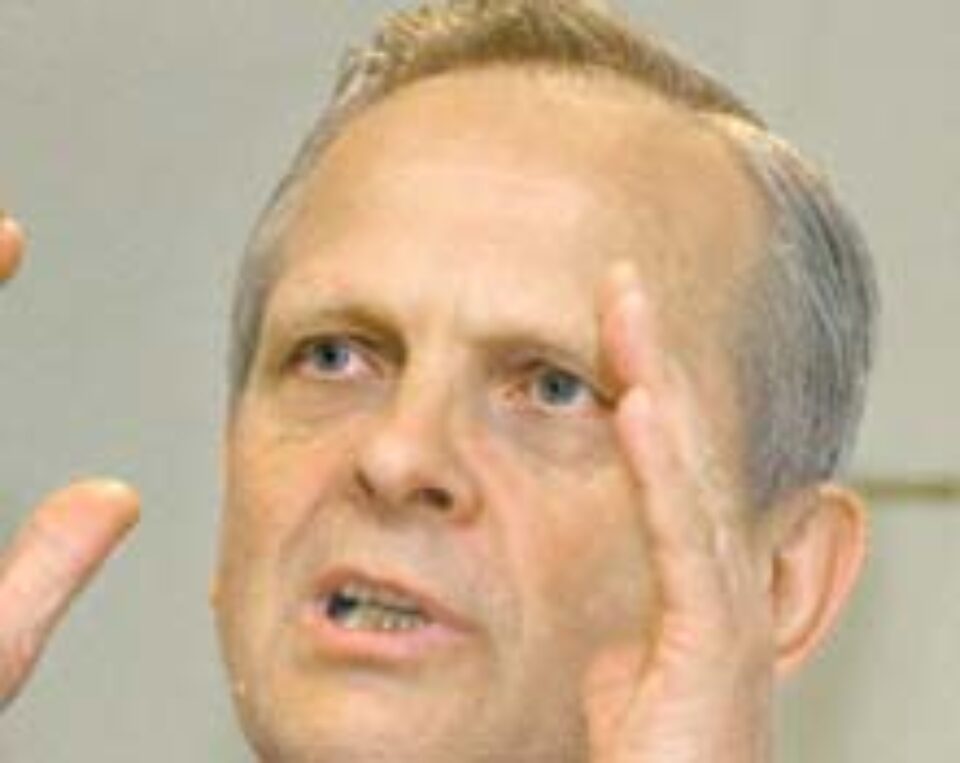 Stolojan critică activitatea Guvernului Stolojan critică activitatea Guvernului