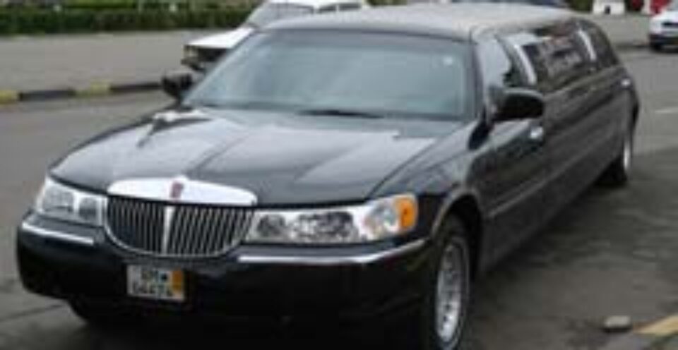 Plimbarea cu limuzina, un moft posibil și în Suceava