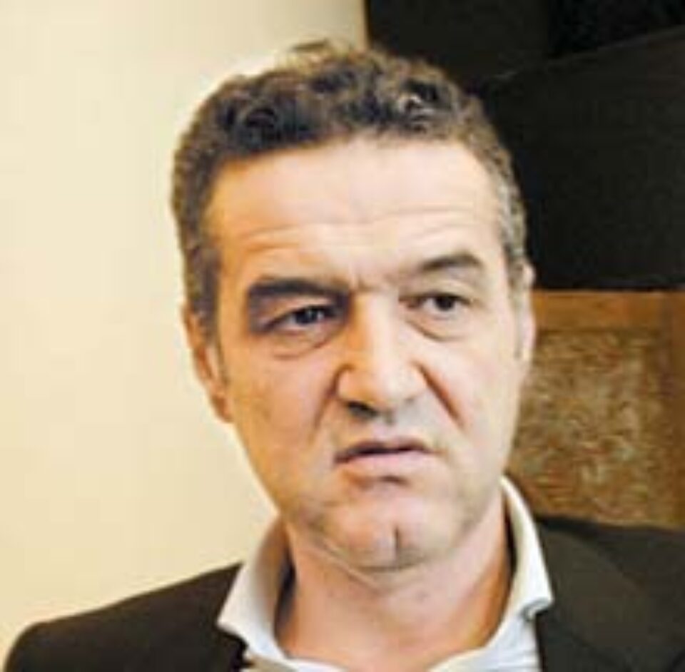 Familia Lucescu, căutată de Gigi Becali Familia Lucescu, căutată de Gigi Becali