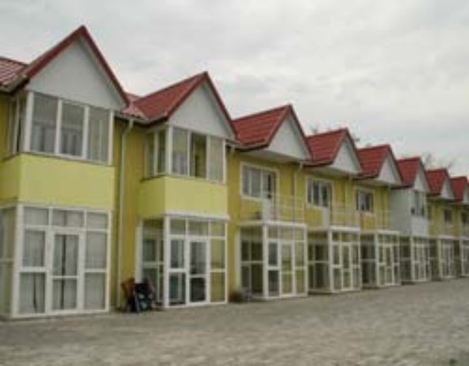 Garajele –vilă ale consilierului Semeniuc, o afacere de jumătate de milion de euro