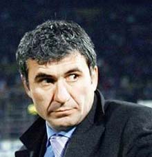 Un nou eșec urmat de demisie pentru antrenorul Hagi Un nou eșec urmat de demisie pentru antrenorul Hagi