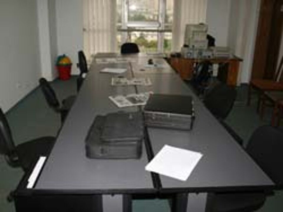 Greva comisarilor financiari continuă