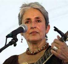 Joan Baez s-a mutat într-un copac