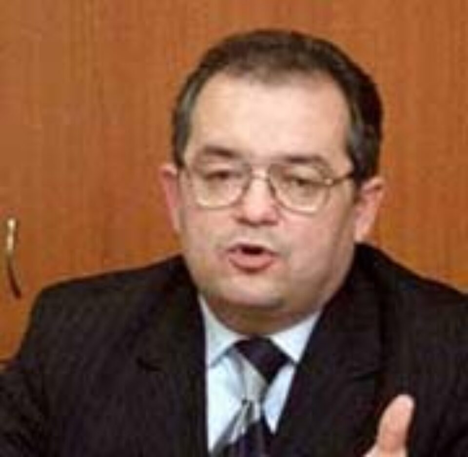 Boc: Românii așteaptă de la noi să vadă că tăiem de la vârful piramidei Boc: Românii așteaptă de la noi să vadă că tăiem de la vârful piramidei