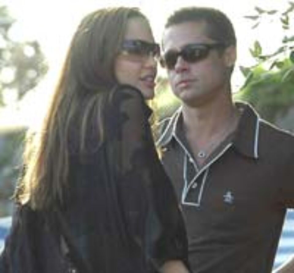 Înconjurat de gărzi de corp, bebelușul Angelinei Jolie se simte perfect Înconjurat de gărzi de corp, bebelușul Angelinei Jolie se simte perfect