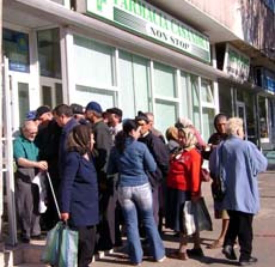 CNAS face apel la pacienți să nu mai formeze cozi în fața farmaciilor CNAS face apel la pacienți să nu mai formeze cozi în fața farmaciilor