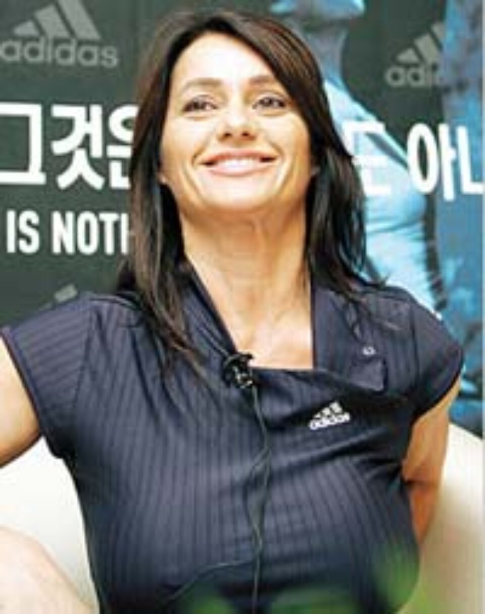 Nadia Comăneci a devenit mamă