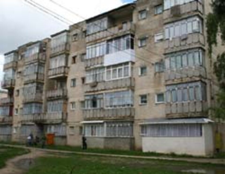 “Lipitorile” de pe spinarea Primăriei Suceava