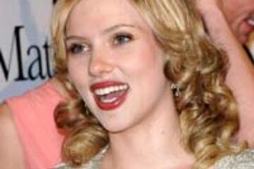 Scarlett Johansson are cei mai frumoși sâni de la Hollywood