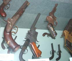 „Bijuterii ucigașe”, o expoziție cu „ personalitate deosebită”