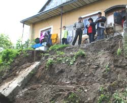 Proprietarii casei de pe versant au fost despăgubiți anterior de Primărie