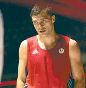 Campion olimpic înjunghiat pe stradă