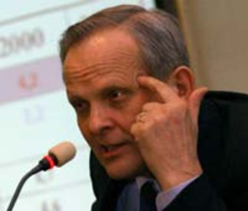 Stolojan critică dur Guvernul și politica lui Tăriceanu