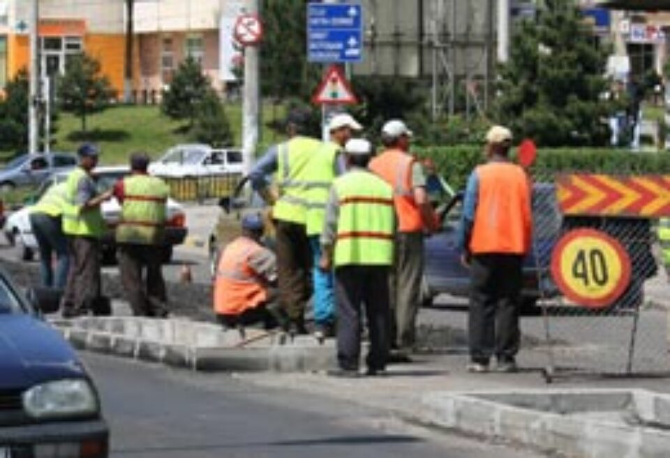 Inspectorii Primăriei, sancționați și puși să plătească asfaltul vândut “la negru”