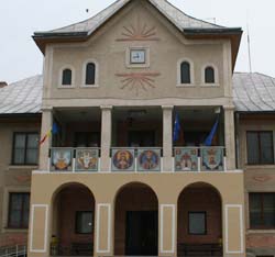 Primăria Siret, amendată pentru lipsa punctelor de colectare a deșeurilor din localitate