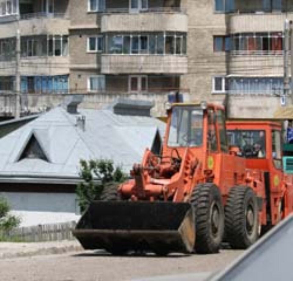 Inspectorii Primăriei, sancționați și puși să plătească asfaltul vândut “la negru” Inspectorii Primăriei, sancționați și puși să plătească asfaltul vândut “la negru”