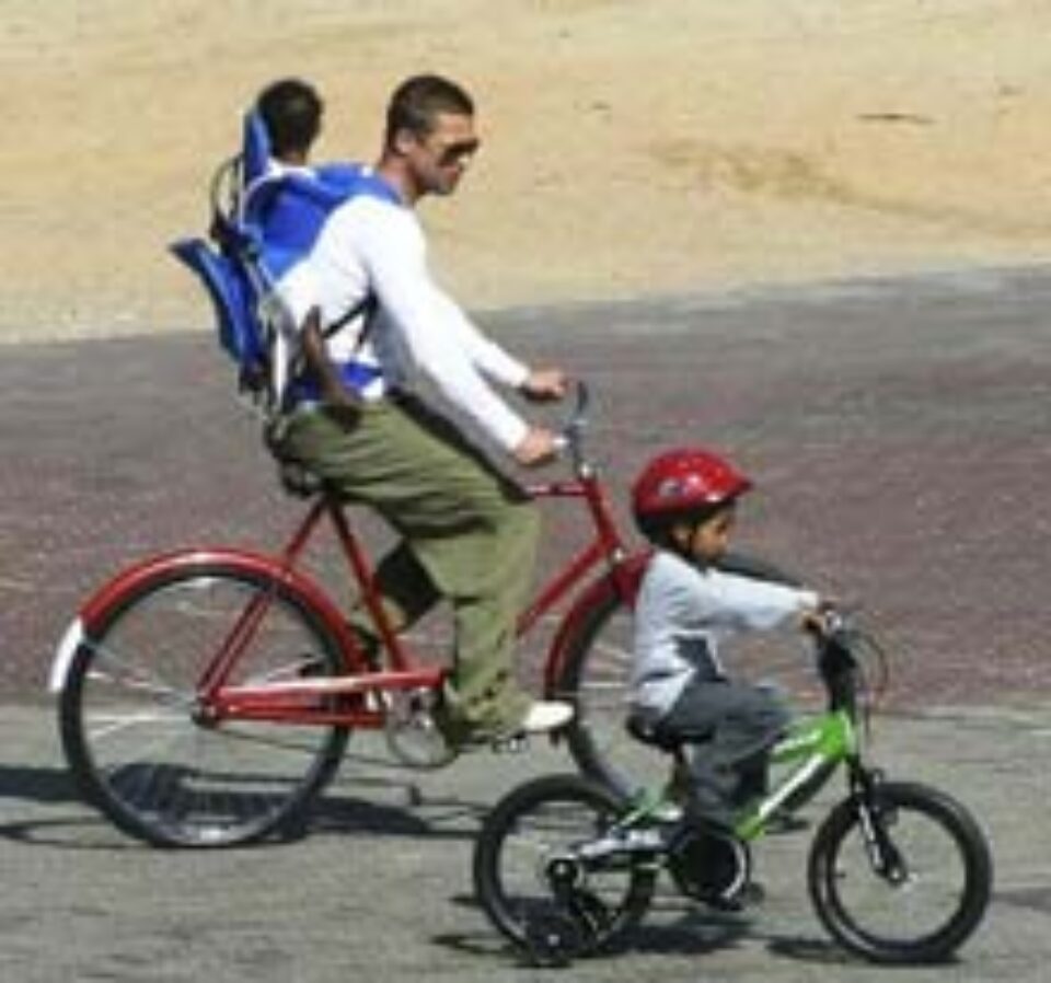 Paparazzi la vânătoare: Vedetele - părinți neglijenți