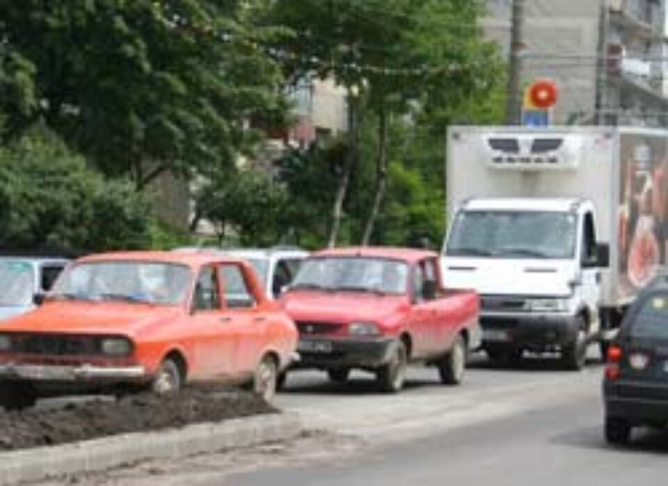 Blocaje rutiere și sute de mașini bară la bară, din cauza asfaltărilor