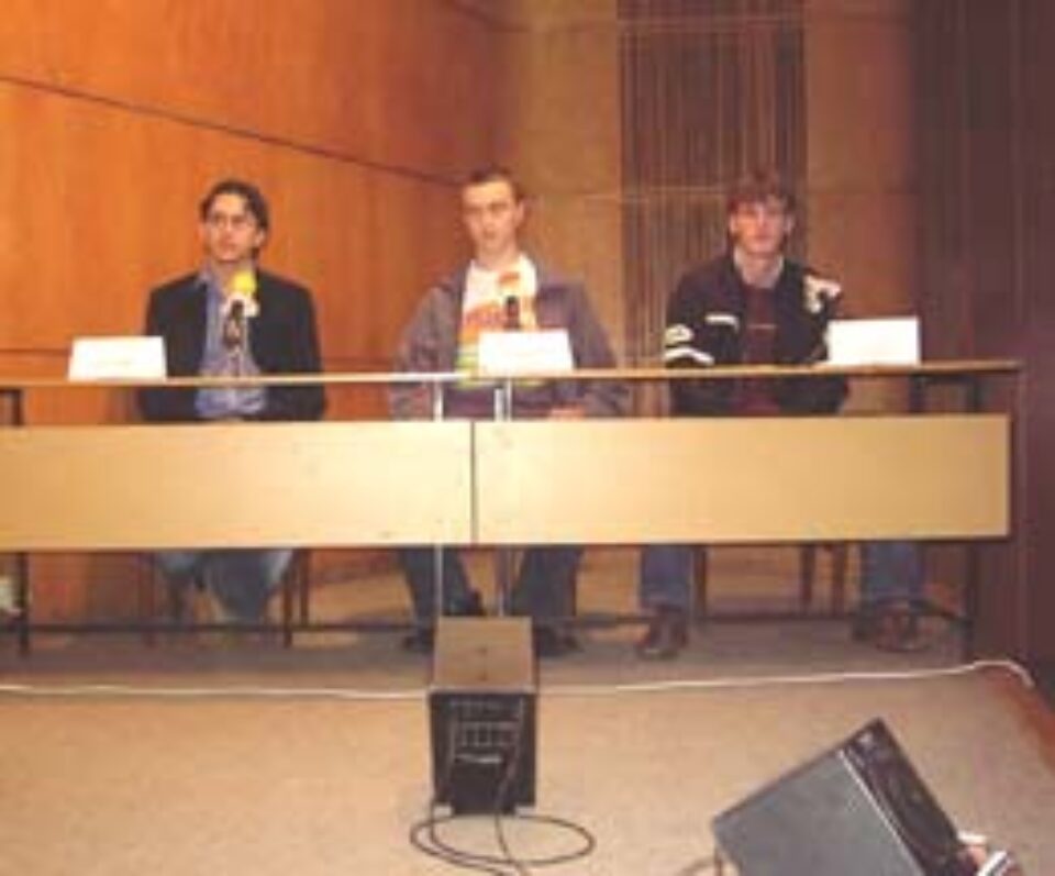 Victor, Andrei şi Alexandru se bat pe teme de cultură generală Victor, Andrei şi Alexandru se bat pe teme de cultură generală