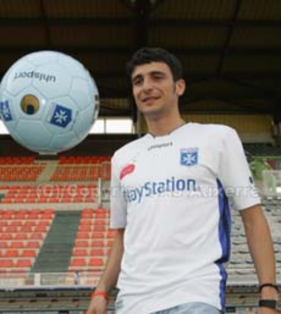 Salariu de 600.000 de euro anual pentru Daniel Niculae la Auxerre Salariu de 600.000 de euro anual pentru Daniel Niculae la Auxerre