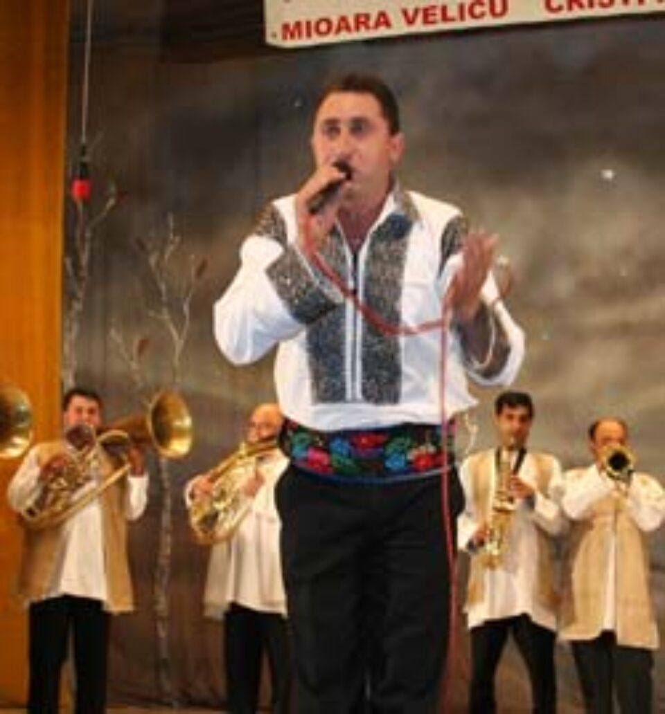 Regal de muzică populară pe scena suceveană