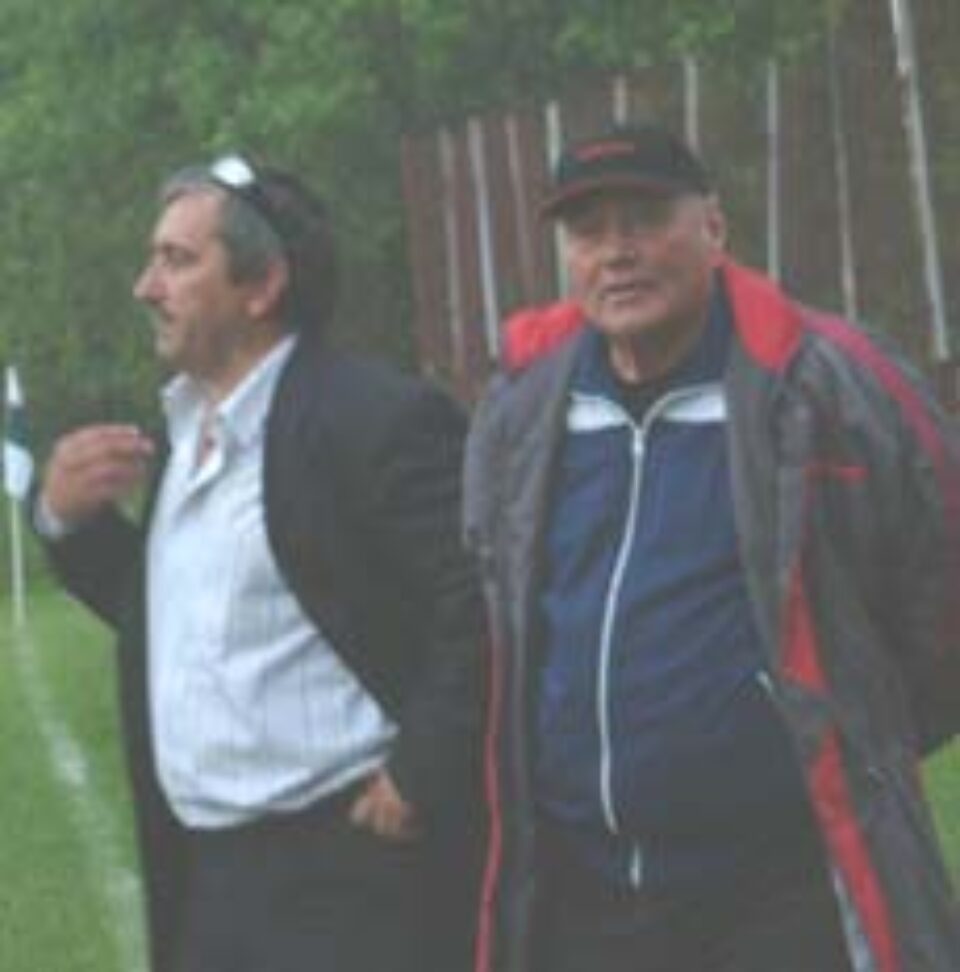 Patronul Gică Croitoru, în stînga, alături de antrenorul Constantin Jamaischi Patronul Gică Croitoru, în stînga, alături de antrenorul Constantin Jamaischi