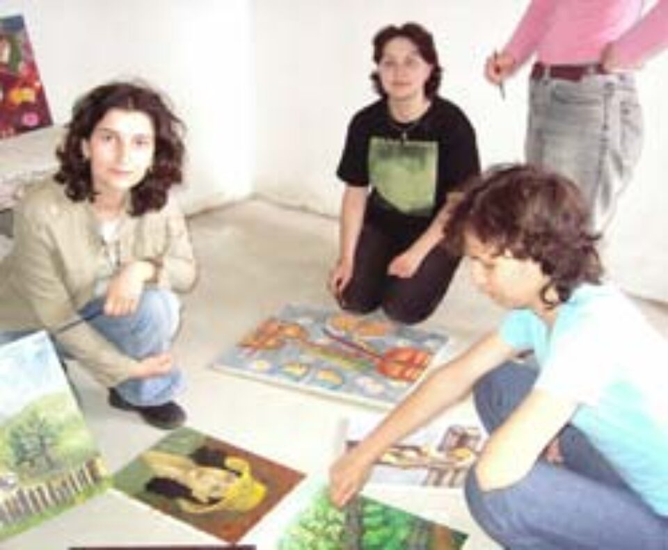 Sucevencele isi aleg lucrarile pentru expozitia de duminica