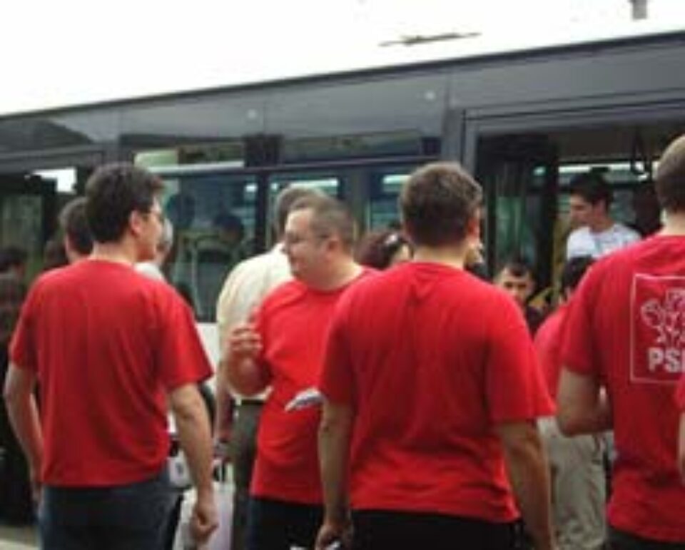 Social democrații suceveni „au înroșit” autobuzele din municipiul Suceava