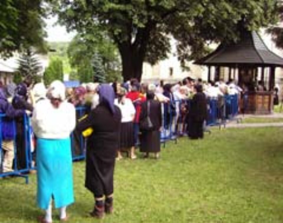 Slujbă de priveghere la racla cu moaștele Sf. Ioan cel Nou