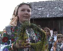 În unele sate ale Bucovinei, fetele își află ursitul în seara de Sânzâiene