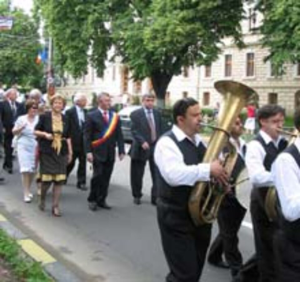 Marșul administrației sucevene, în ritmuri de fanfară