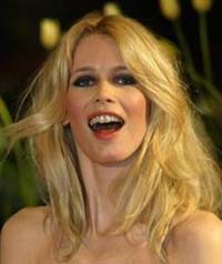 Mariajul Claudiei Schiffer, amenințat de Campionatul Mondial