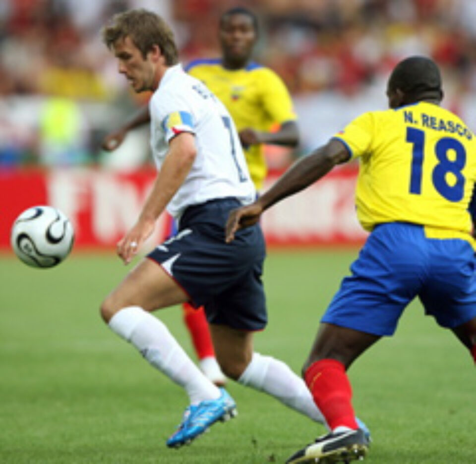 Beckham îi duce pe englezi în sferturi Beckham îi duce pe englezi în sferturi