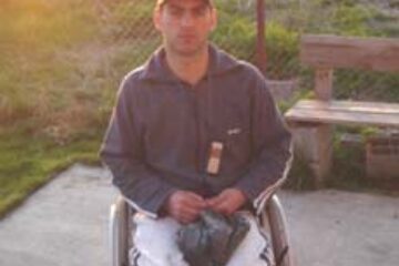 Imobilizat intr un scaun cu rotile la doar 25 de ani