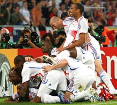 „Moșnegii” Franței nu se predau