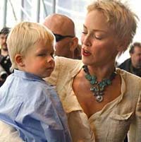 Sharon Stone - de trei ori mămică