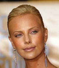 Charlize Theron adună bani pentru Africa