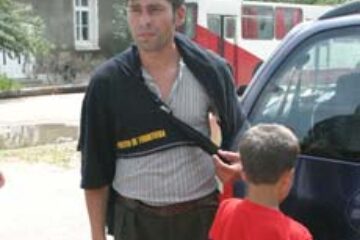 Lăutar deghizat în polițist de frontieră