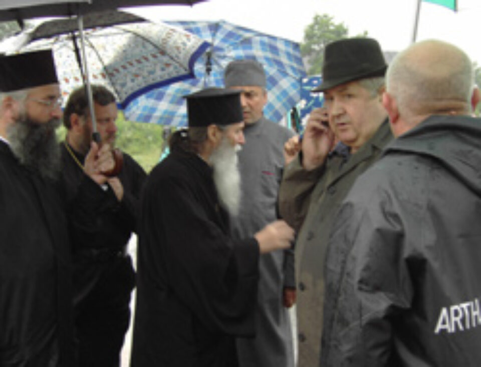 IPS Pimen si presedintele Consiliului Judetean, Gavril Mirza, la locul dezastrului