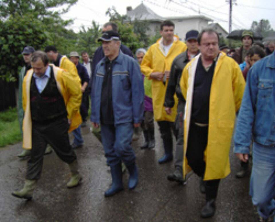 Tariceanu, Flutur si Vasile Blaga -ministrul Administratiei si Internelor sositi pentru a evalua situatia