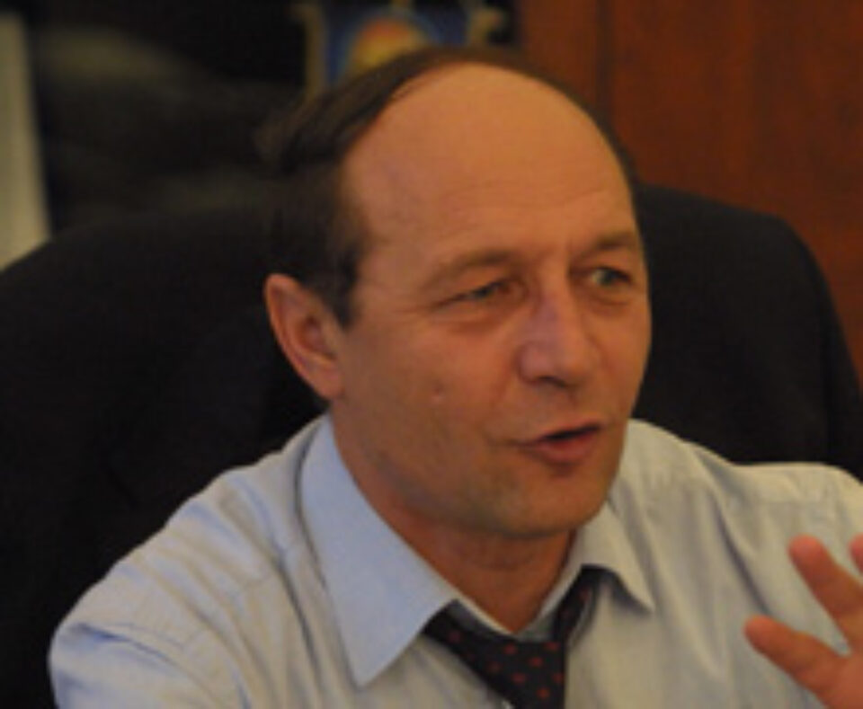 Băsescu: Inițiativa PNL privind retragerea din Irak, puci anti-România