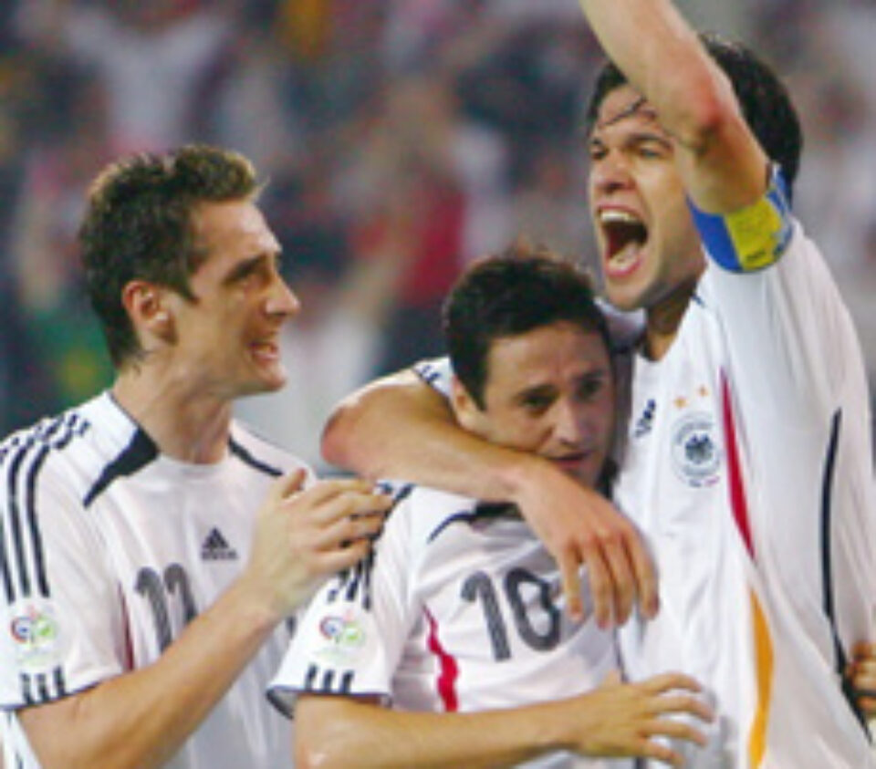 Germanii și italienii, război total pentru un loc în finală