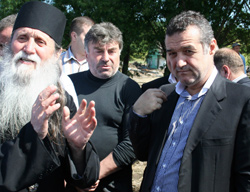 Gigi Becali, primit ca un salvator la Arbore