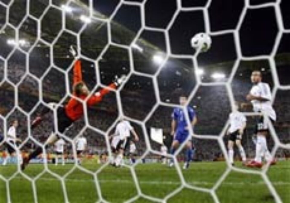 Italia merge în finală cu două goluri în ultimele minute de prelungiri Italia merge în finală cu două goluri în ultimele minute de prelungiri