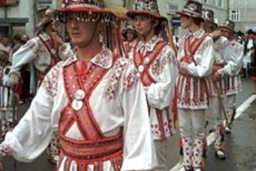 „Întâlniri bucovinene” cu peste 50 de formații de muzică și ansambluri de dansuri populare din Ucraina, Polonia, Ungaria și România