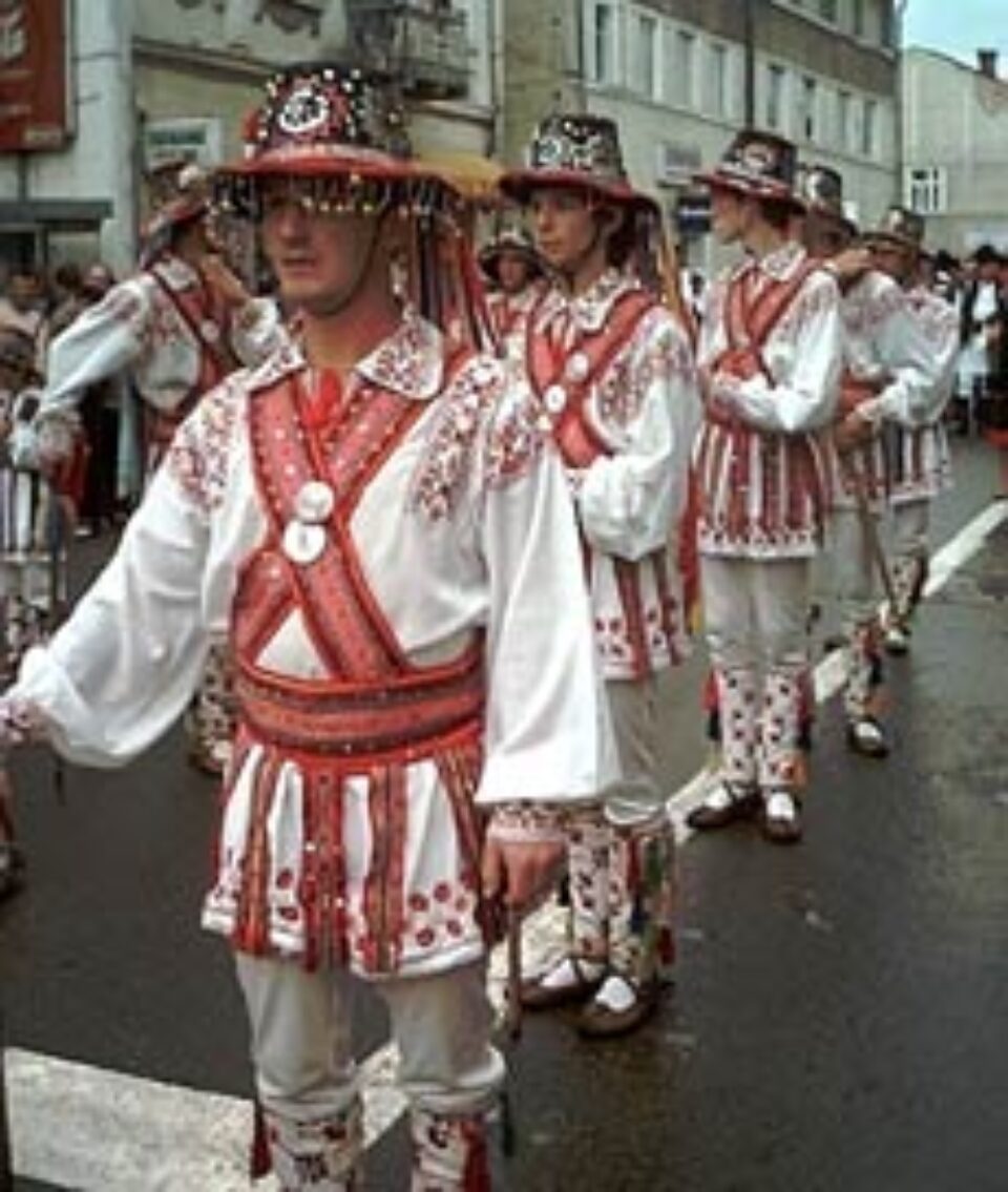 „Întâlniri bucovinene” cu peste 50 de formații de muzică și ansambluri de dansuri populare din Ucraina, Polonia, Ungaria și România