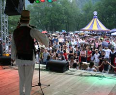 Nicolae Sabău și Ansamblul „Ciprian Porumbescu”, invitați speciali la Serbarea câmpenească de la Poiana Stampei