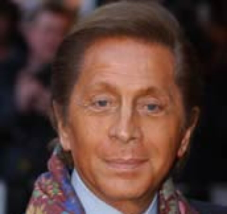 Creatorul de modă Valentino - ridicat la rangul de Cavaler al Legiunii de Onoare Creatorul de modă Valentino - ridicat la rangul de Cavaler al Legiunii de Onoare