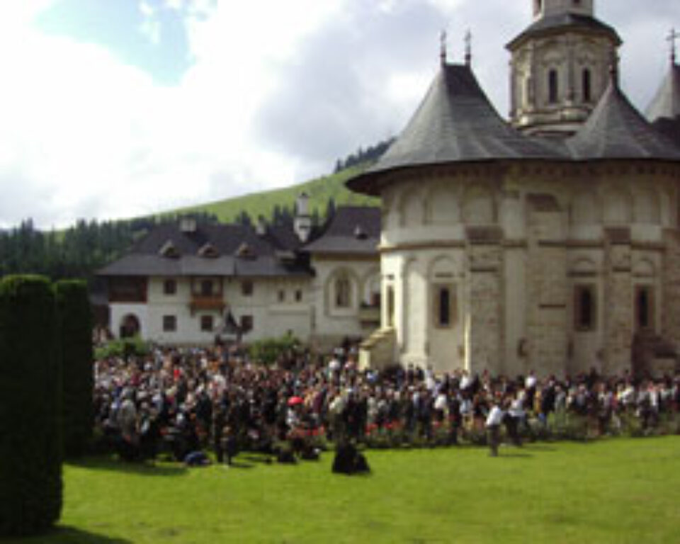 Astăzi se împlinesc 540 de ani de la punerea pietrei de temelie a Mănăstirii Putna